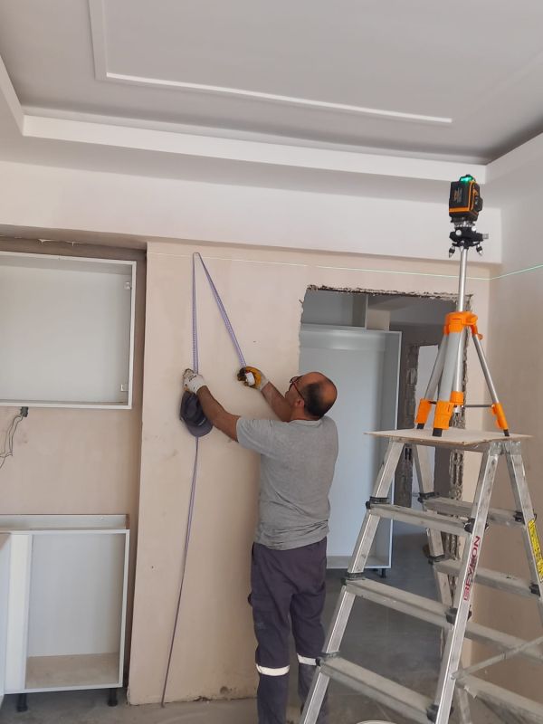 Tesisat güzergâhının duvarda ölçülerek planlanması